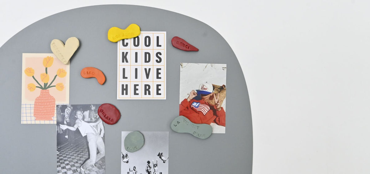 Tableau magnétique ovoïde colorée et magnets mots doux personnalisés