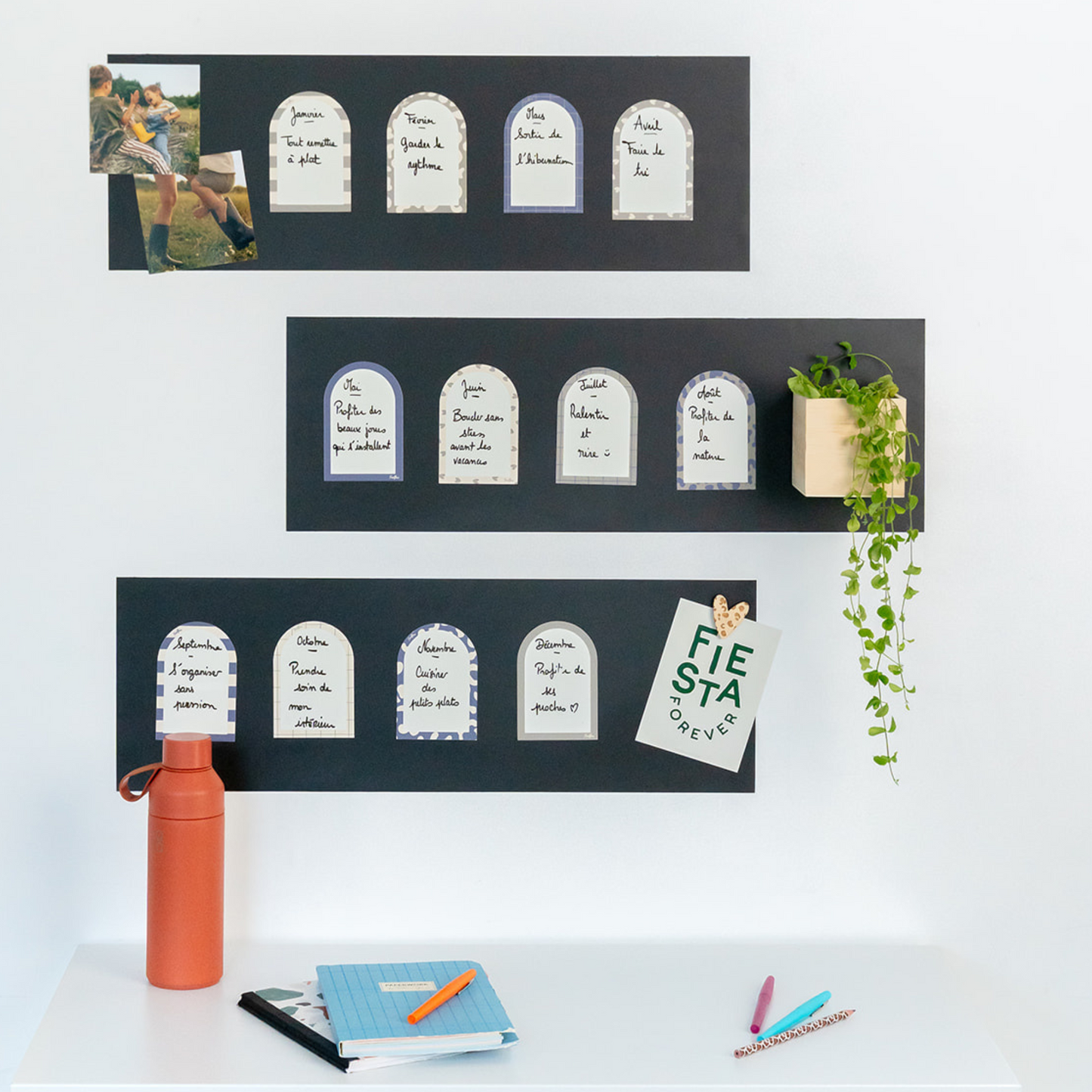 Pack de 12 mini ardoises pense-bêtes aimantées en arche, pratiques pour organiser la maison, le bureau et la vie familiale.