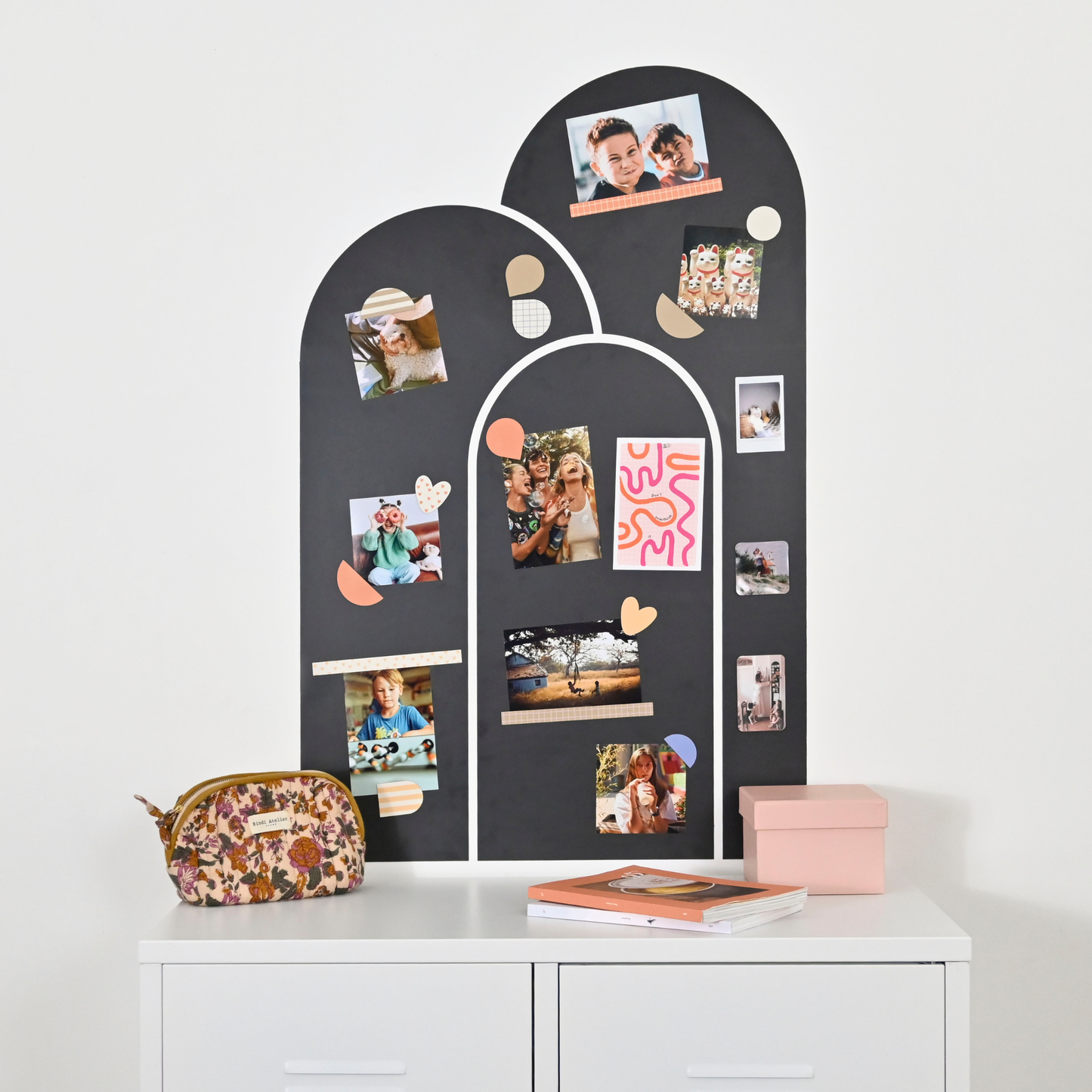 Tableau magnétique Trio d’Arches Ferflex décoré de photos de famille, support mural aimanté déco moderne