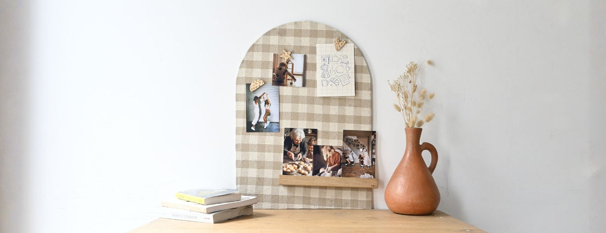Tableau magnétique arche avec du tissu à carreaux beige