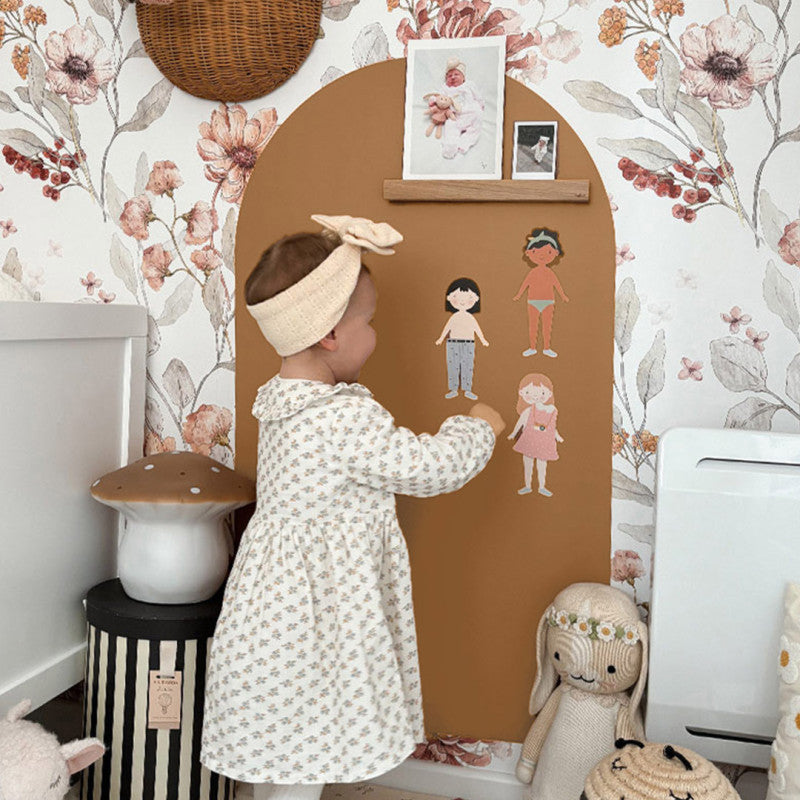 Espace mural aimanté caramel pour jouer et se raconter des histoires