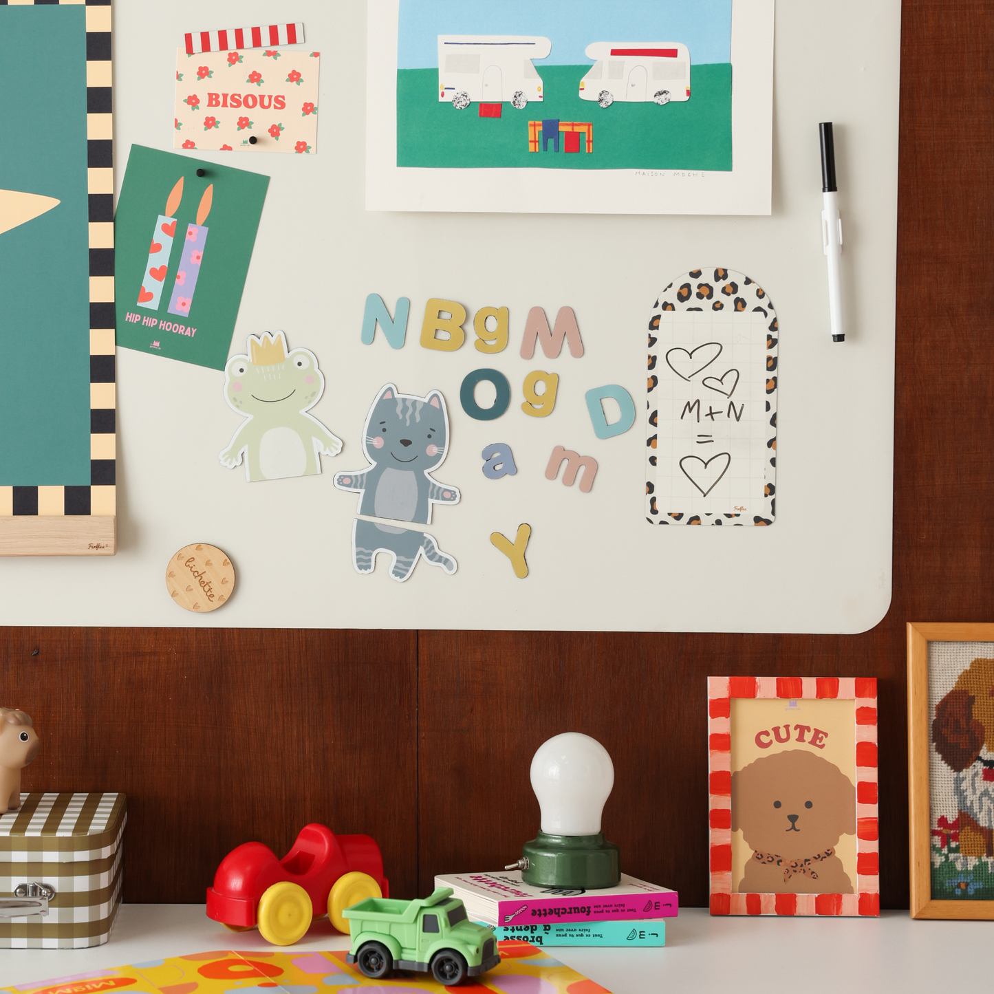 Tableau magnétique mural, coin bureau enfant avec pense-bête magnétique, lettres aimantées et puzzle animaux