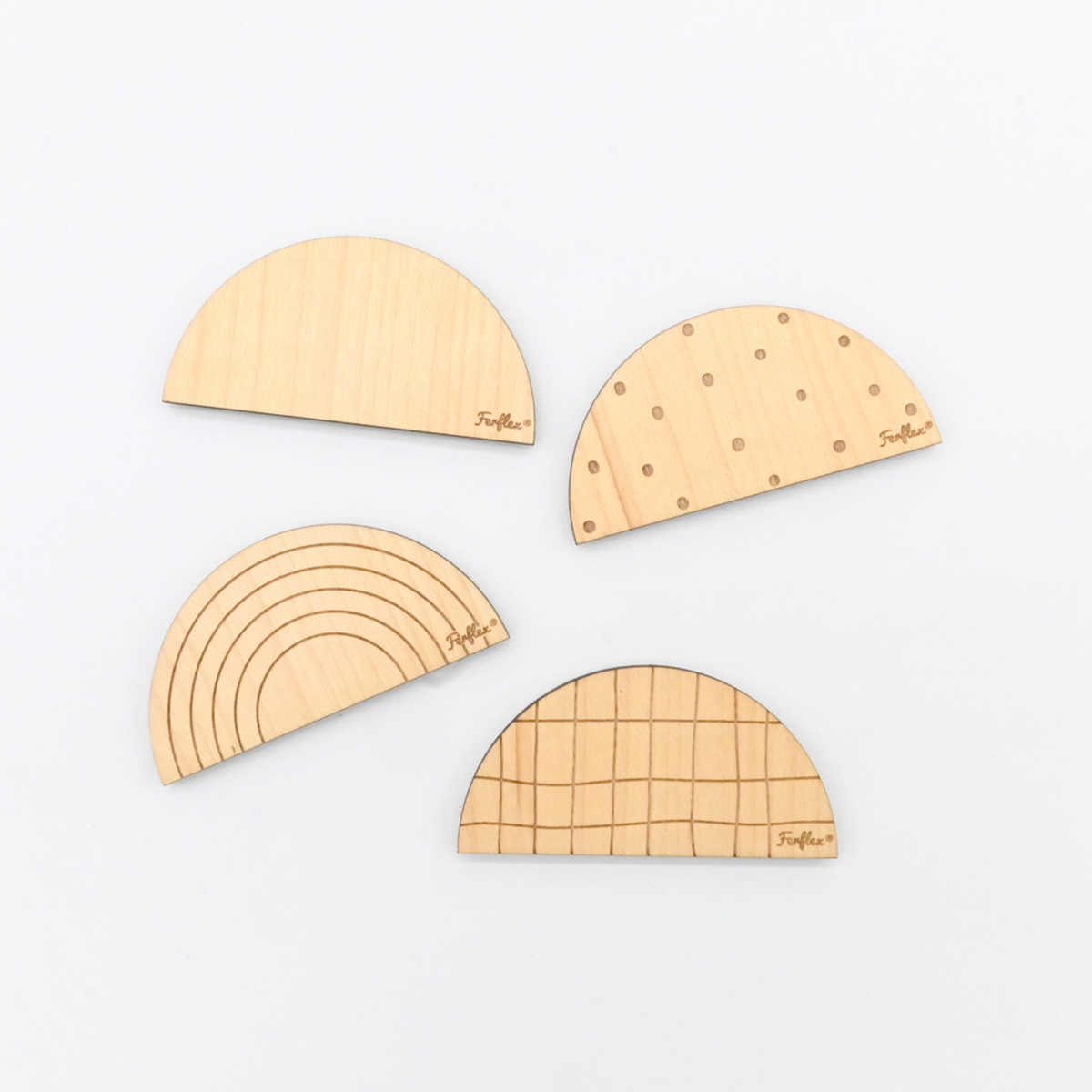 Lot de 4 magnets en bois gravés Ferflex en forme de demi-lune