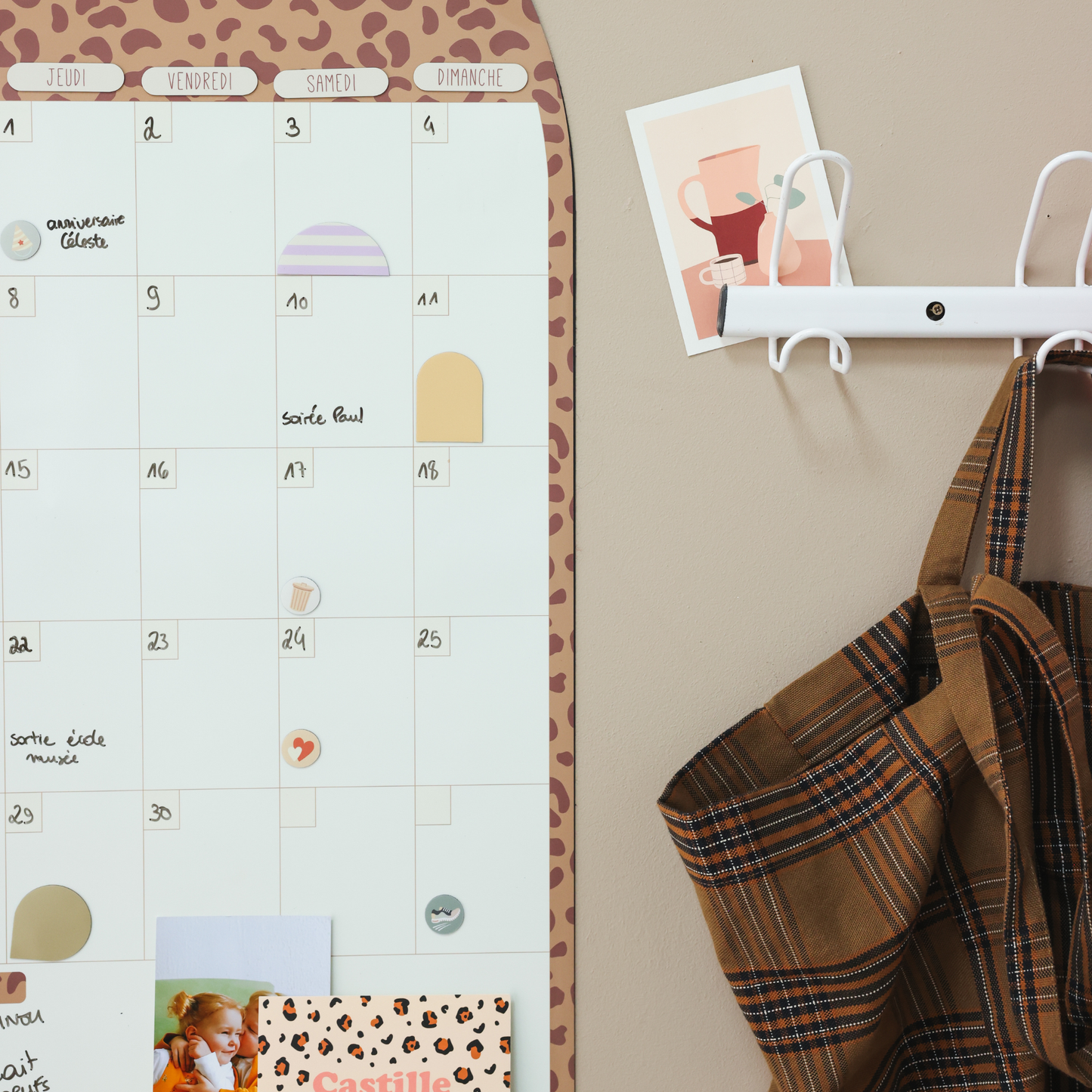 Planning mensuel mural décoratif magnétique coloris camel.