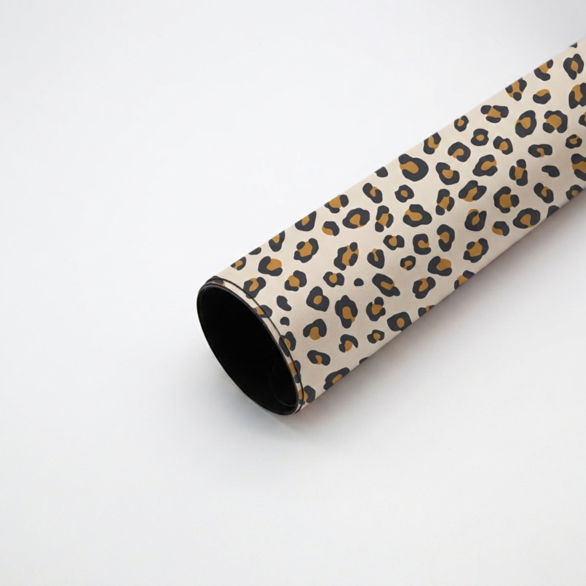 Revêtement aimanté souple léopard pour toutes les surfaces métalliques lisses.
