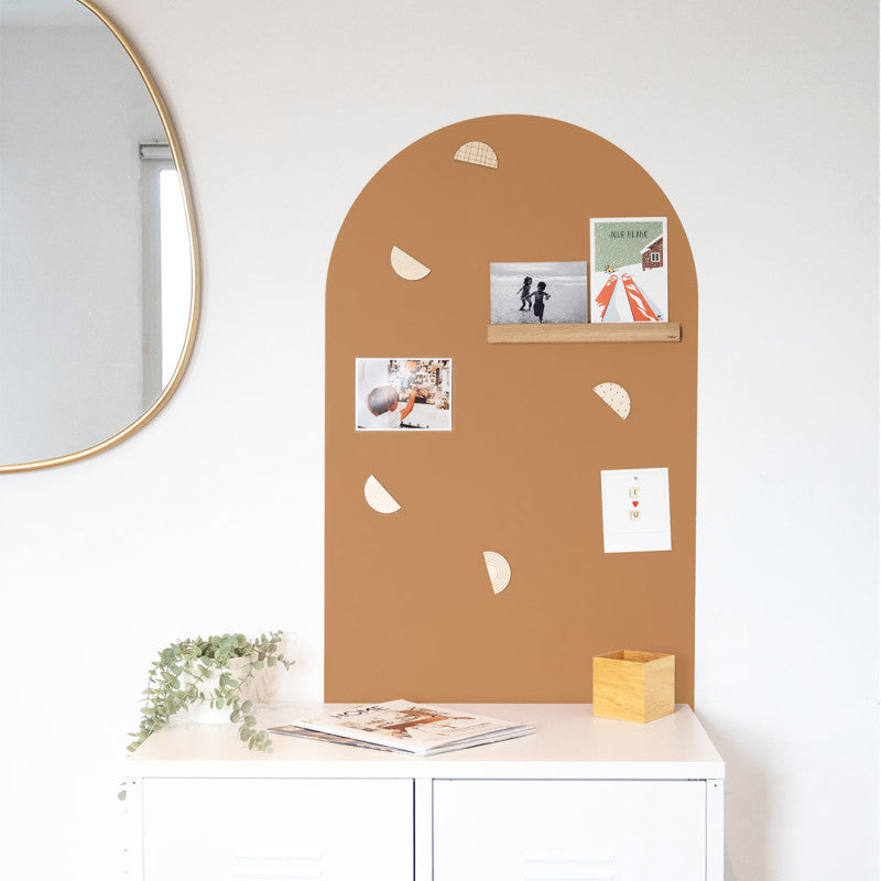 Espace d'affichage déco et pratique, tableau magnétique arche caramel